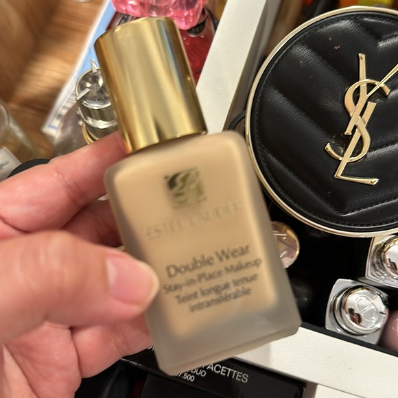 Estee Lauder Double Wear Stay In Place Makeup Foundation - Picture 2 of 3
